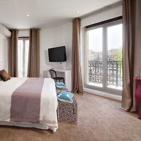 Готель Colette Centre 4*